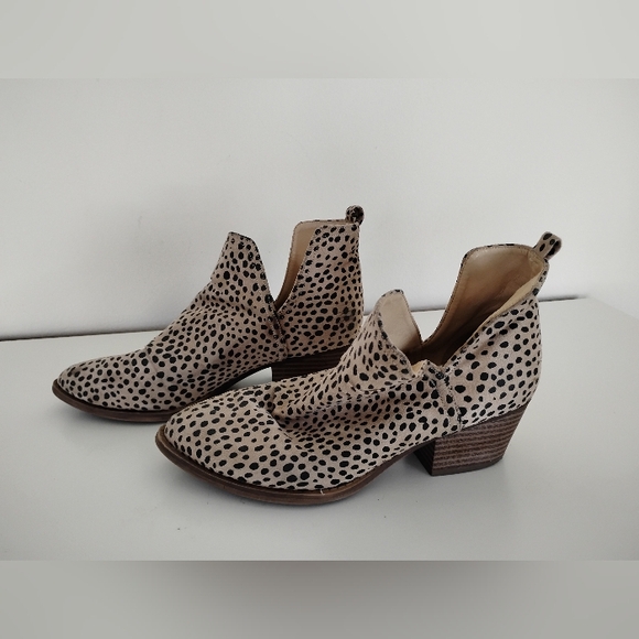 Very Stylish CL by Laundry Black and Cream Ankle Boots - Picture 4 of 8